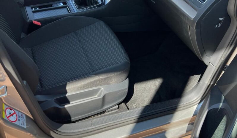 
								Volkswagen Golf 1.6 Tdi 115cv completo									