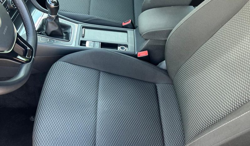 
								Volkswagen Golf 1.6 Tdi 115cv completo									