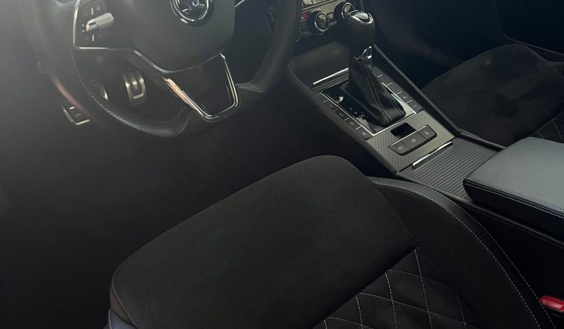 
								Skoda SuperB Hibrido enchufable 2023 completo									
