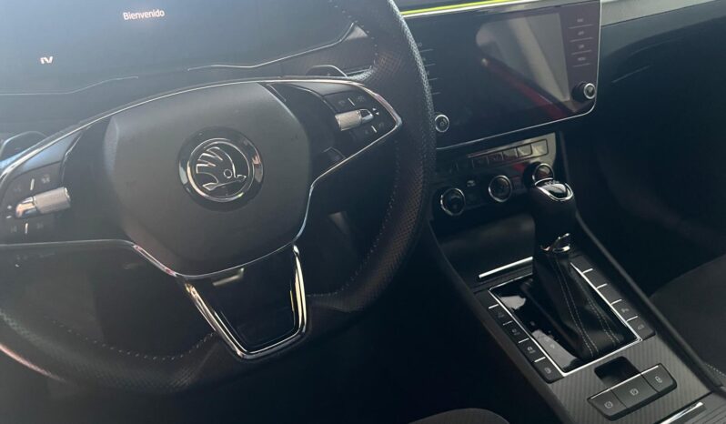 
								Skoda SuperB Hibrido enchufable 2022 completo									