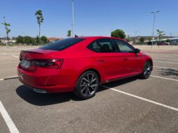 
										Skoda SuperB Hibrido enchufable 2022 completo									