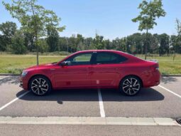 
										Skoda SuperB Hibrido enchufable 2022 completo									