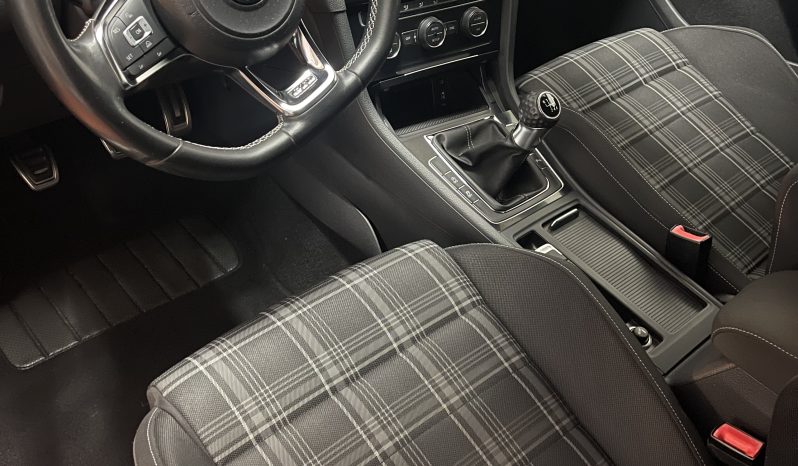 
								Volkswagen Golf GTD 2.0 TDI 183CV completo									