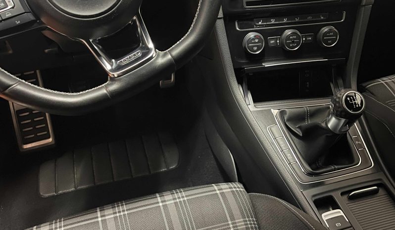 
								Volkswagen Golf GTD 2.0 TDI 183CV completo									