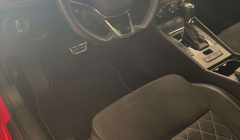 
								Skoda SuperB Hibrido enchufable 2022 completo									