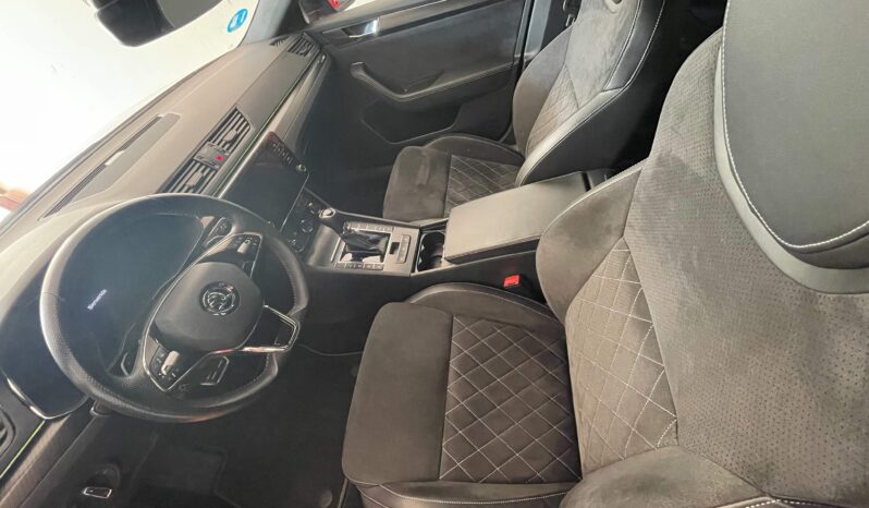 
								Skoda SuperB Hibrido enchufable 2022 completo									