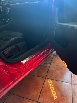 
										Skoda SuperB Hibrido enchufable 2022 completo									