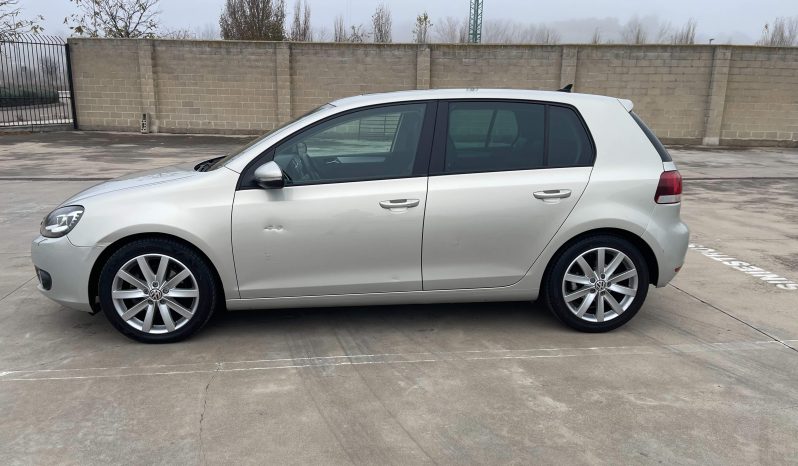 
								Volkswagen Golf 2.0 TDI 140 CV DSG completo									