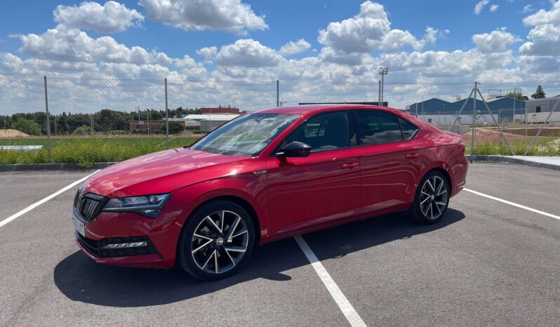 
								Skoda SuperB Hibrido enchufable 2022 completo									