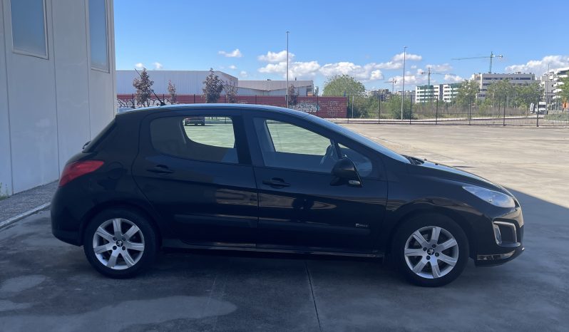 
								PEUGEOT 308 1.6 VTI 120 CV completo									