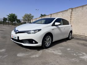 TOYOTA AURIS HYBRID 140H BUSINESS