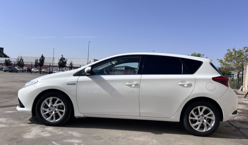 
								TOYOTA AURIS HYBRID 140H BUSINESS completo									