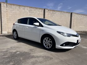 TOYOTA AURIS HYBRID 140H BUSINESS