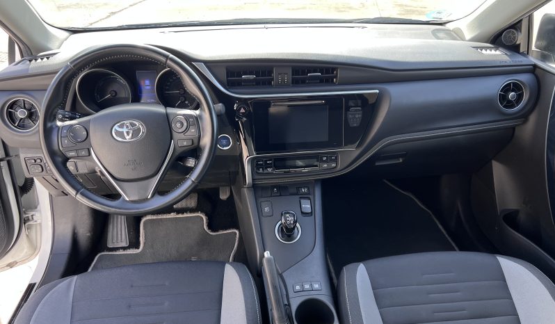 
								TOYOTA AURIS HYBRID 140H BUSINESS completo									