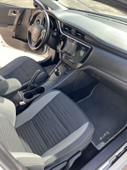 
										TOYOTA AURIS HYBRID 140H BUSINESS completo									