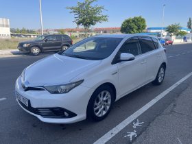 TOYOTA AURIS HYBRID 140H BUSINESS