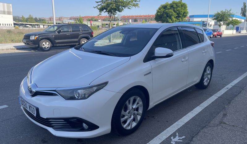
								TOYOTA AURIS HYBRID 140H BUSINESS completo									