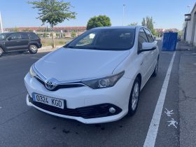 TOYOTA AURIS HYBRID 140H BUSINESS