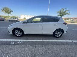 
										TOYOTA AURIS HYBRID 140H BUSINESS completo									
