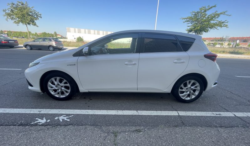 
								TOYOTA AURIS HYBRID 140H BUSINESS completo									