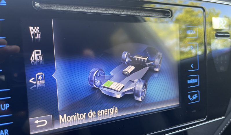 
								TOYOTA AURIS HYBRID 140H BUSINESS completo									