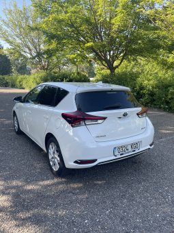
										TOYOTA AURIS HYBRID 140H BUSINESS completo									