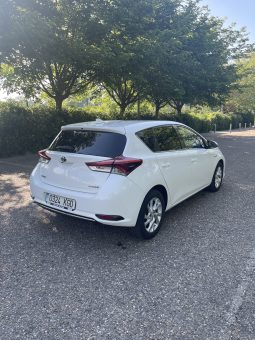 
										TOYOTA AURIS HYBRID 140H BUSINESS completo									