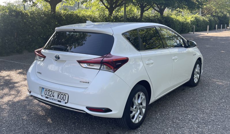 
								TOYOTA AURIS HYBRID 140H BUSINESS completo									