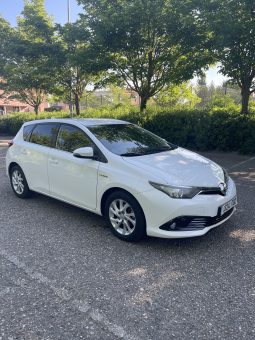 
										TOYOTA AURIS HYBRID 140H BUSINESS completo									