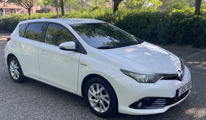 
								TOYOTA AURIS HYBRID 140H BUSINESS completo									
