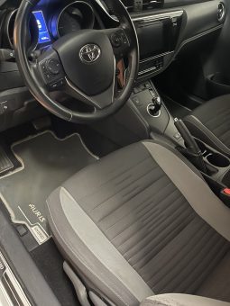 
										TOYOTA AURIS HYBRID 140H BUSINESS completo									