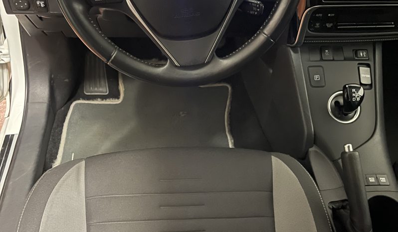 
								TOYOTA AURIS HYBRID 140H BUSINESS completo									