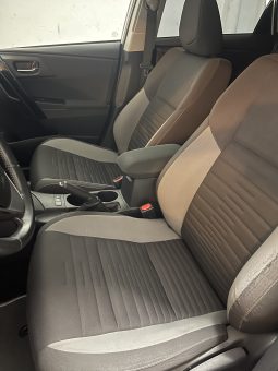 
										TOYOTA AURIS HYBRID 140H BUSINESS completo									