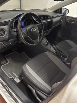 
										TOYOTA AURIS HYBRID 140H BUSINESS completo									