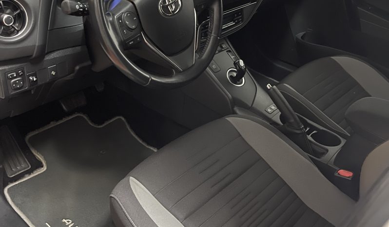 
								TOYOTA AURIS HYBRID 140H BUSINESS completo									