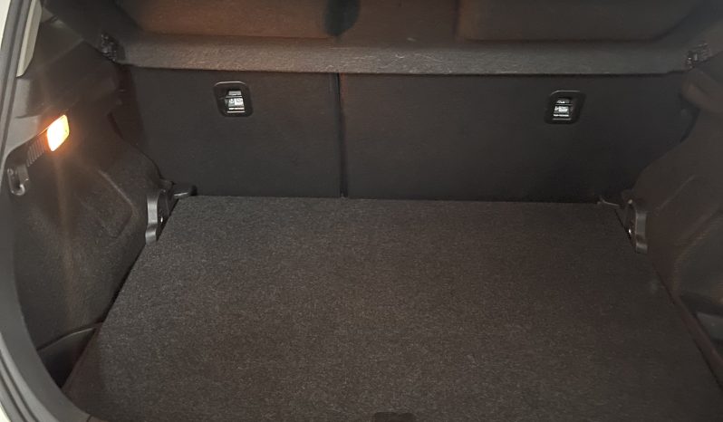 
								TOYOTA AURIS HYBRID 140H BUSINESS completo									