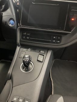 
										TOYOTA AURIS HYBRID 140H BUSINESS completo									