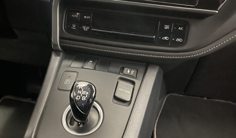 
								TOYOTA AURIS HYBRID 140H BUSINESS completo									