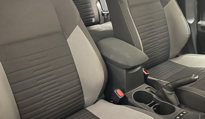 
								TOYOTA AURIS HYBRID 140H BUSINESS completo									